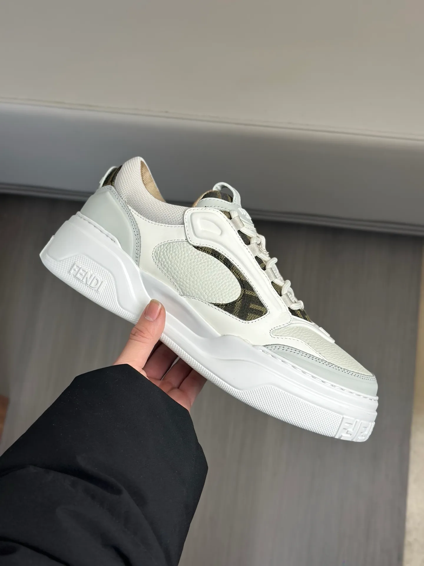 [FENDI] Fendi men's shoes 💰780💰 - High-end quality original casual sports shoes - Upper: Nappa calfskin, pebbled calfskin, tongue and heel; injection molded brand logo plastic module - Lining: brand canvas - Outsole: ultra-light T men's shoes 💰R foam rubber; molded outsole - Super high quality control, fine workmanship: highlighted (high-end, luxury, grade) -Size :39-44 (38, 45, can be customized)